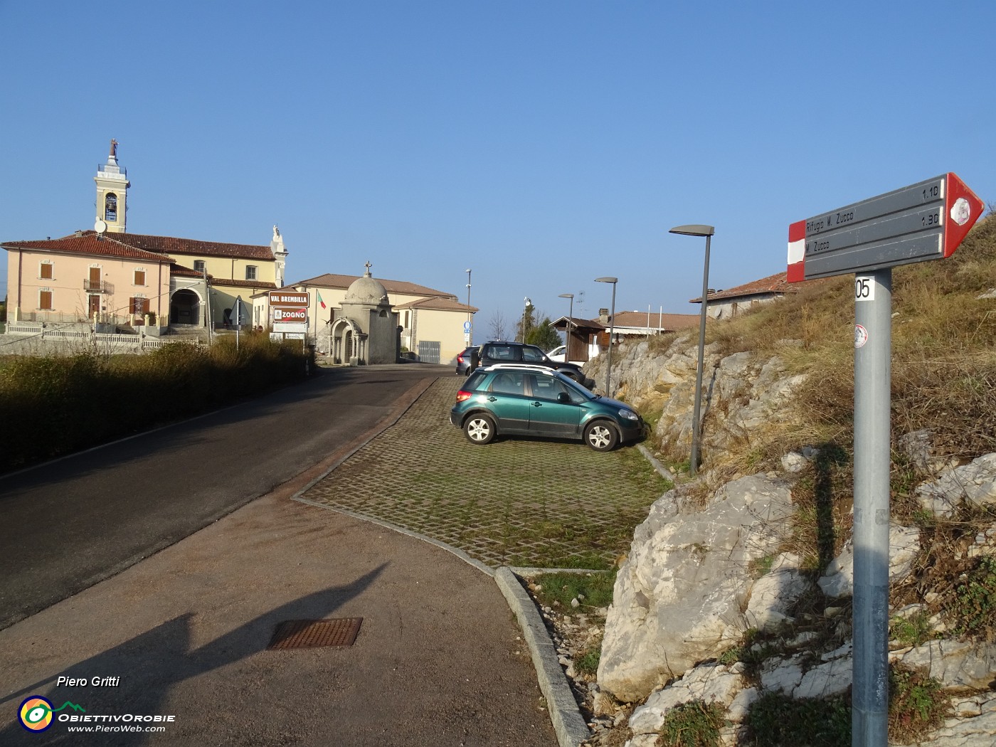 08 Partenza da S. Antonio Abbandonato (987 m) ul sent. 505 per il Monte Zucco.JPG